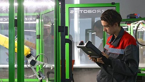 Средние обгонят высших